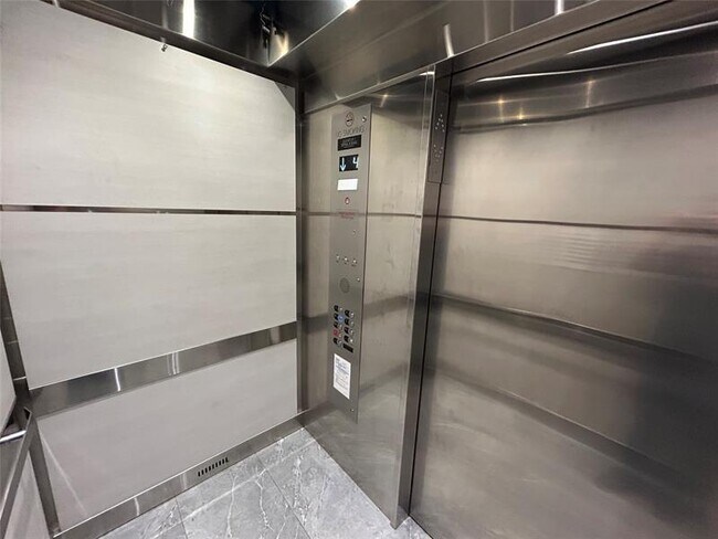 Foto del edificio - 7608 NW 18th St