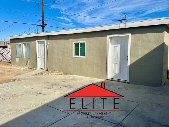 Foto del edificio - AVAILABLE NOW!!