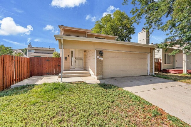 Building Photo - $2,200 - 3 Bed 3 Bath Home with 2 Primary ...