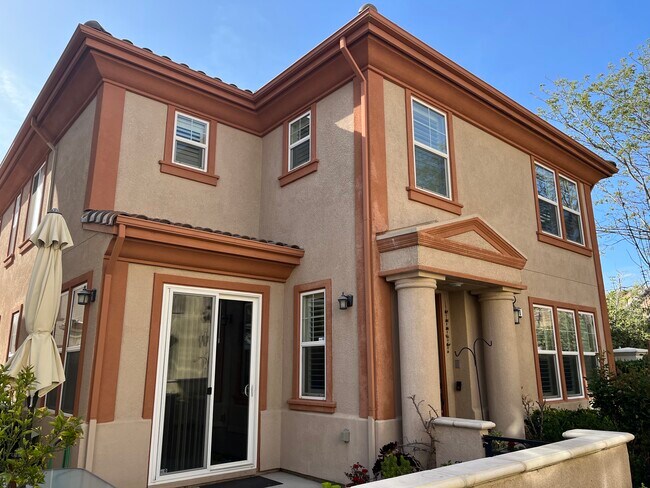 Vista lateral - 590 Selby Ln