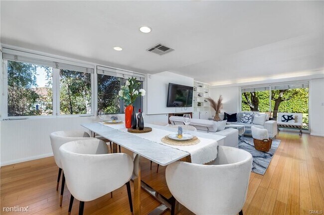 Foto del edificio - 4 br, 3 bath House - 2620 Huntington Dr