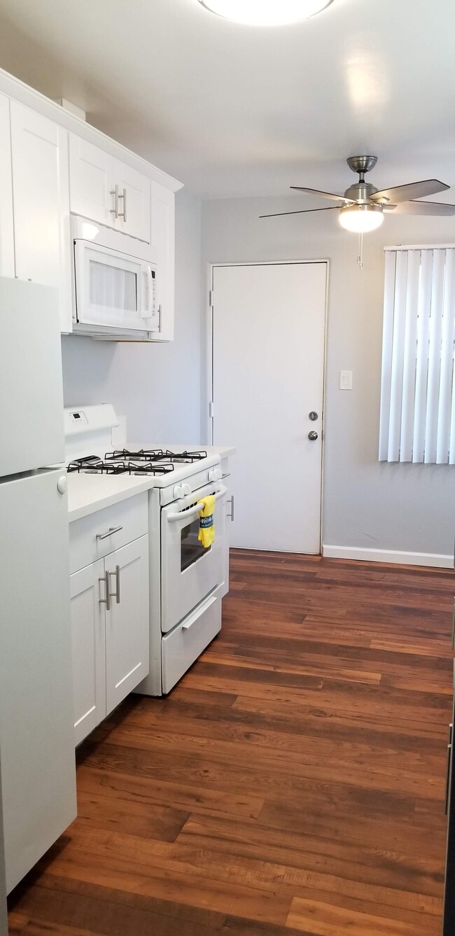 Foto del edificio - 3921 Marine View Ave