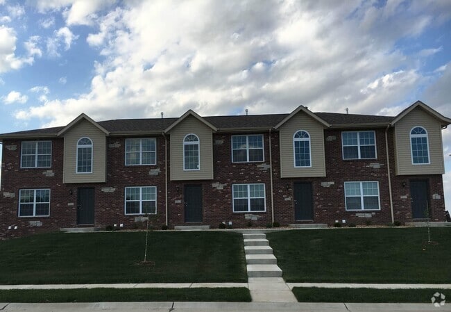 Building Photo - 2125 Suncrest