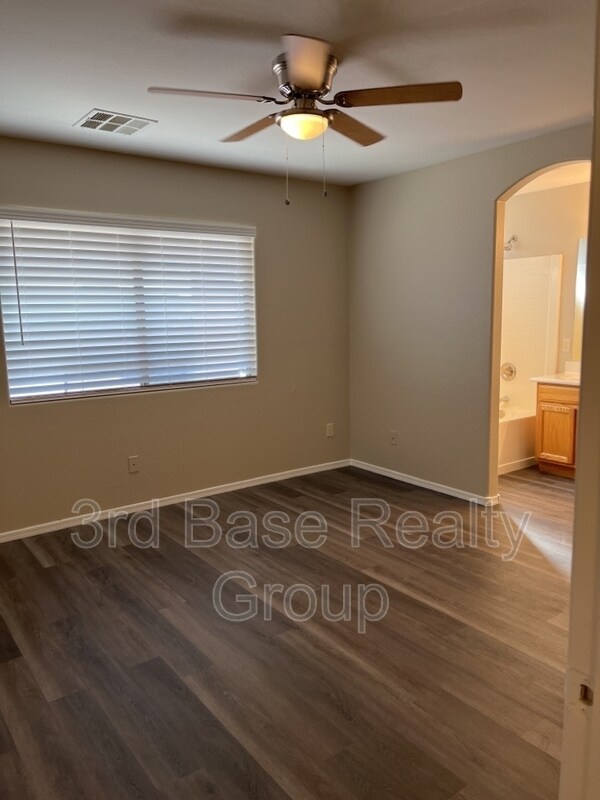 Building Photo - 11417 W Rio Vista Ln