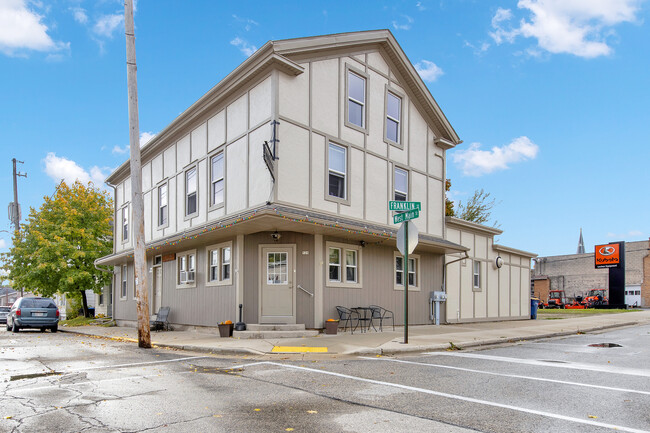 Building Photo - 527 W Main St