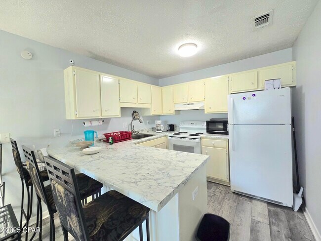 Foto del edificio - 17642 Front Beach Rd