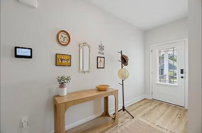 Foto del edificio - 2047 Hansel Hl Dr