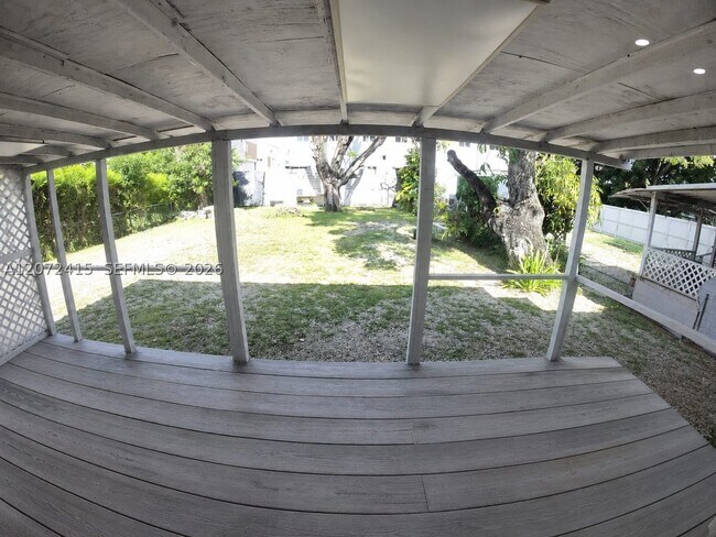 Foto del edificio - 13330 NE 3rd Ct