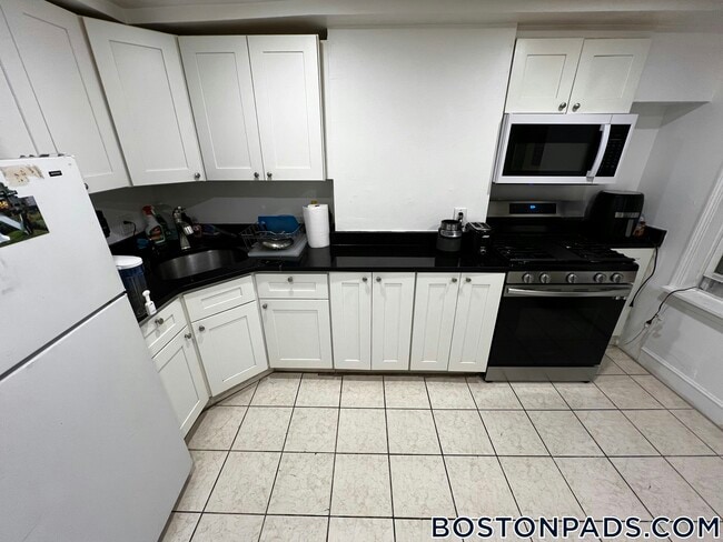 Building Photo - 848 Huntington Ave