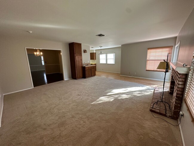 Building Photo - Lovely Family Home near Virginia Country C...
