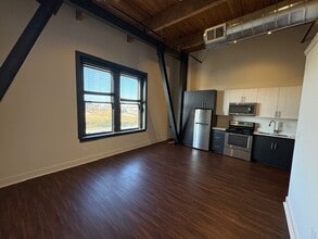 Building Photo - 806 Sampson St