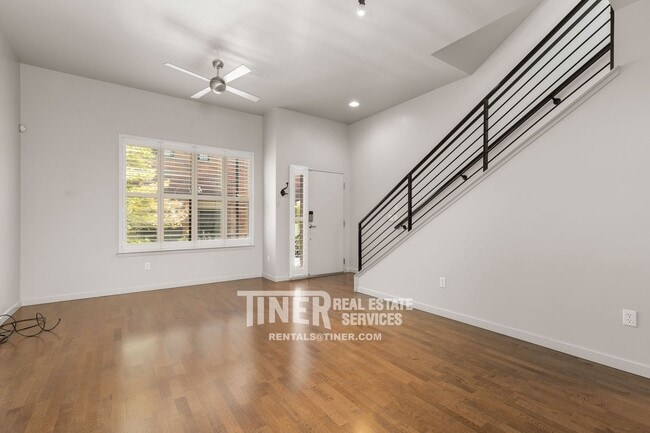 Building Photo - 1322 E Sutter Walk