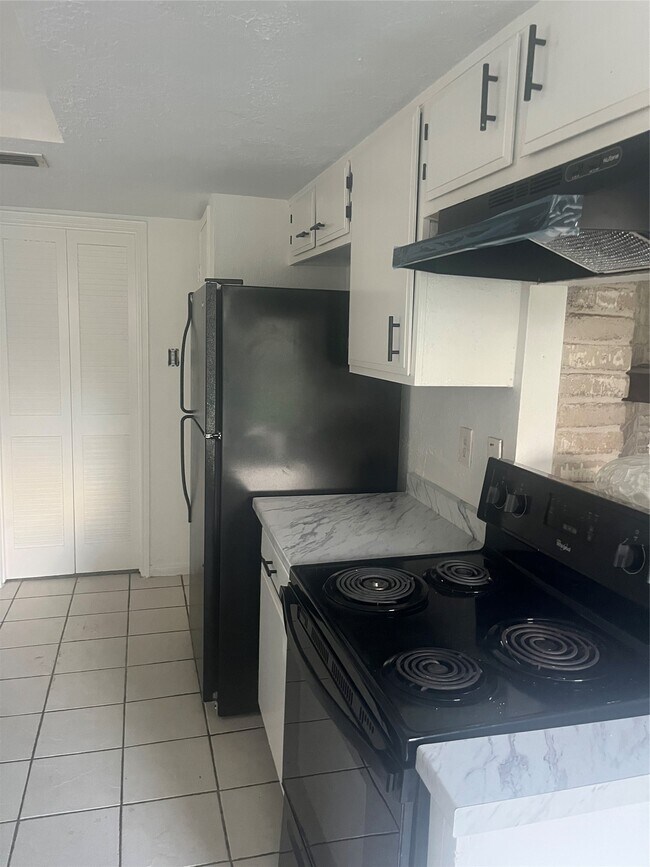 Foto del edificio - 7015 Maple Fox Dr