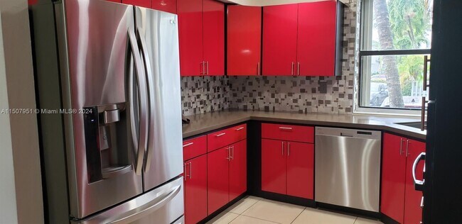 Foto del edificio - 805 NW 105th Pl