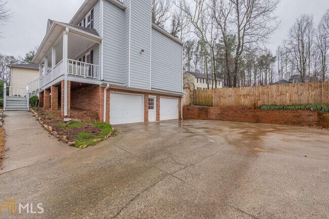 Foto del edificio - 2574 Oak Village Pl NE
