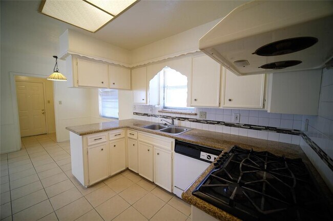 Building Photo - 12423 Bexley Dr