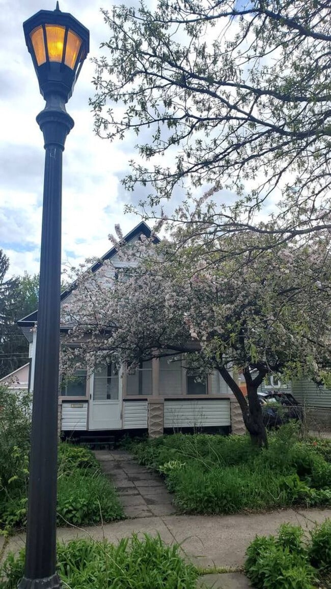 Foto del edificio - 1311 Englewood Ave