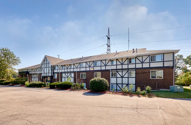 7594_Watson_Rd_002 - Courtland Manor