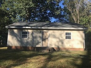 Building Photo - 1204 Iva Ave