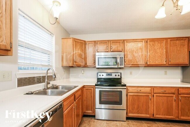 Foto del edificio - 557 E Pine Ridge Dr