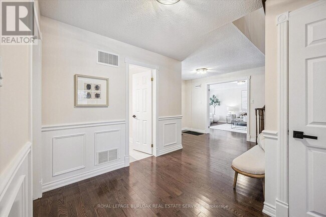 Building Photo - 4069 Lakeshore Rd.