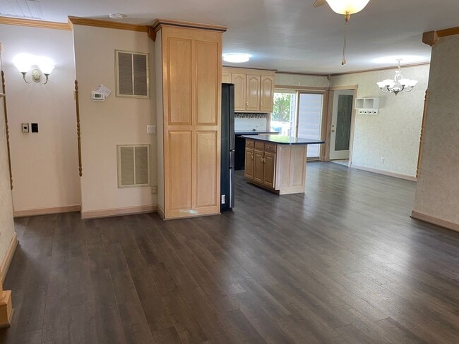 Building Photo - BEAUTIFUL 3 BED, 2 BATH BRICK HOME LOCATED...