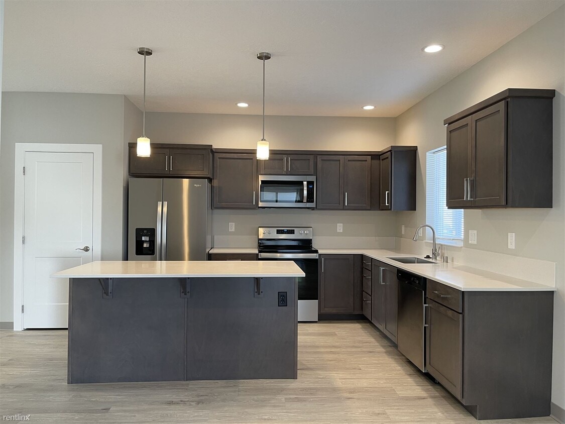 3 br, 2.5 bath Duplex 17121 East Boone A... Townhome Rentals in