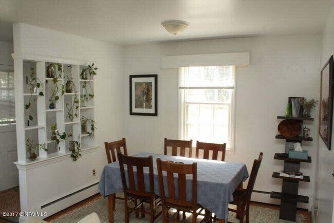 Foto del edificio - Charming Blacksburg Home with Spacious Bas...