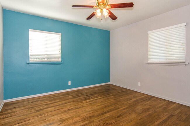 Foto del edificio - 1464 E Harrison Ave