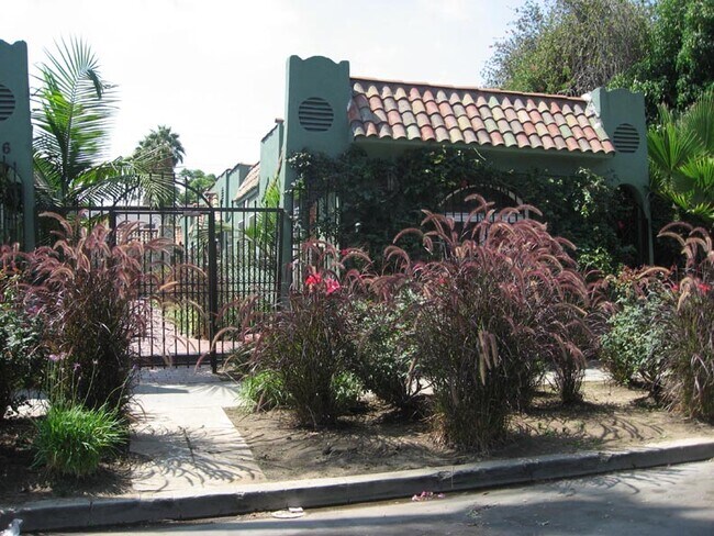 Building Photo - 6126 Romaine St