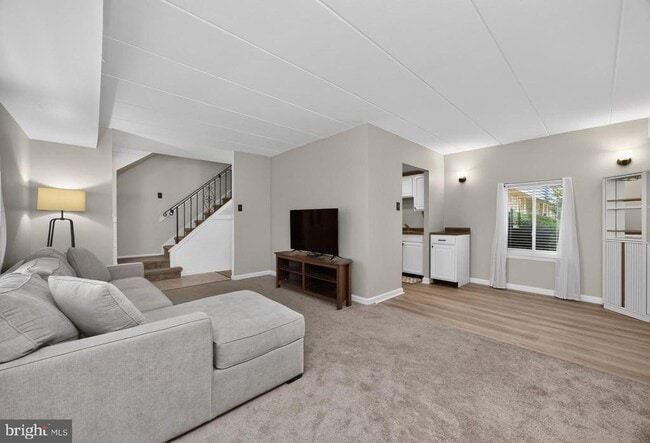 Building Photo - 217 Village Walk