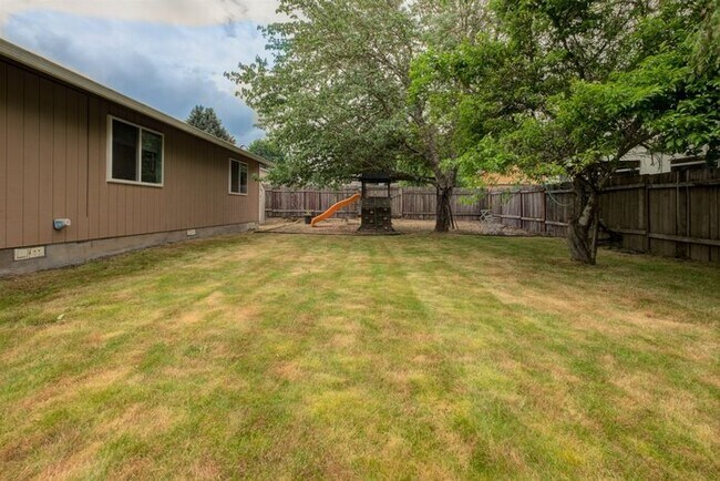 Foto del edificio - Freshly Updated 3-Bedroom Home with Fenced Backyard in Forest Grove!