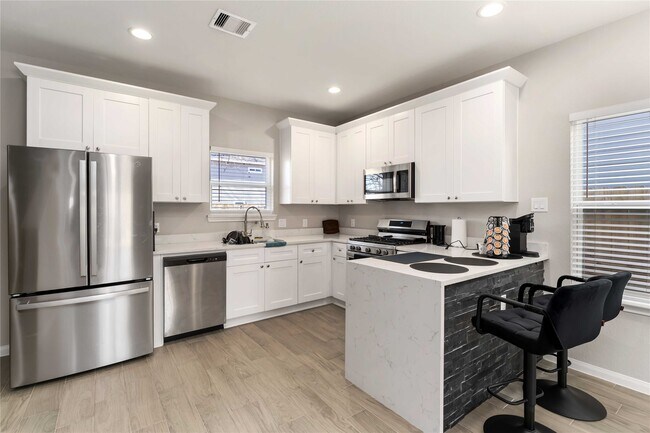 Building Photo - 9711 Beckley St