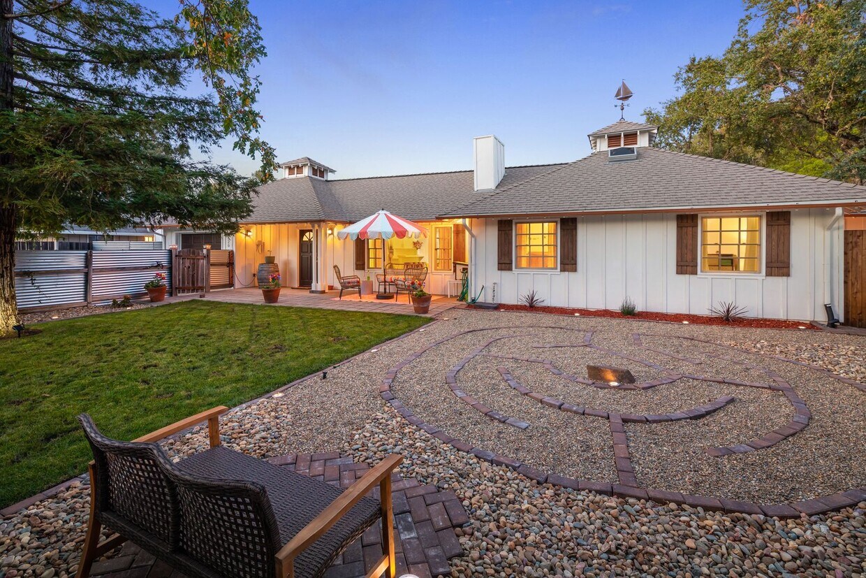 Beautiful Home in Hopland with Detached Office Space! - 1020 Highway 175