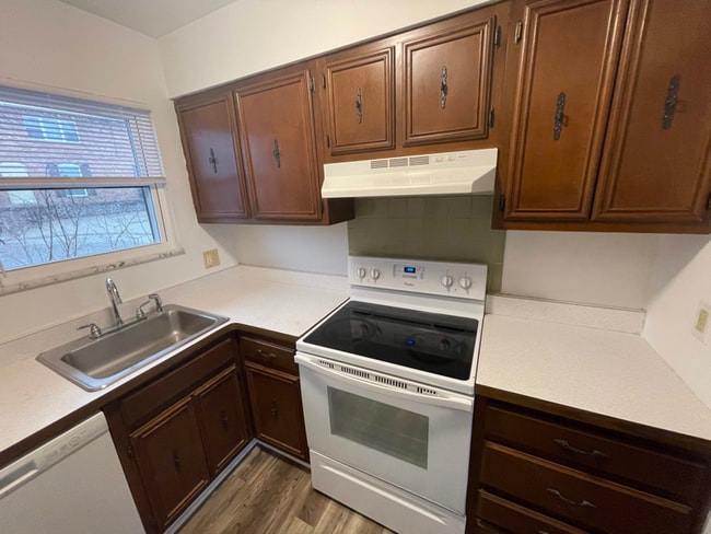 Building Photo - 1 Hapgood Hill