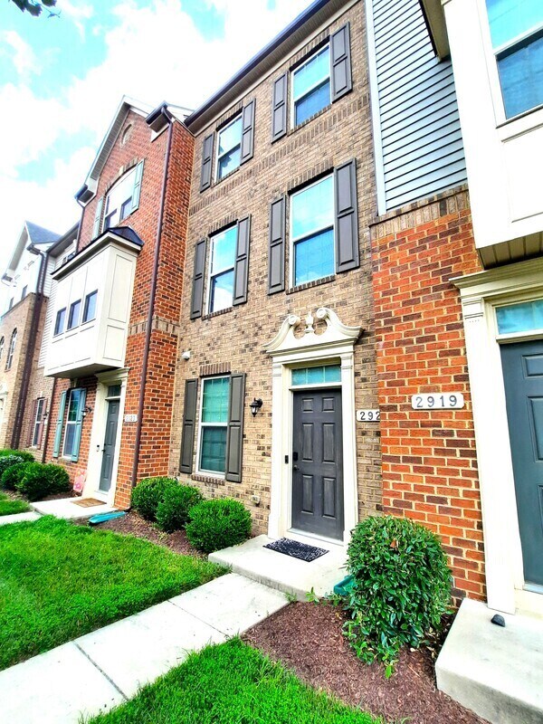 Foto principal - 2921 Glendale Ave