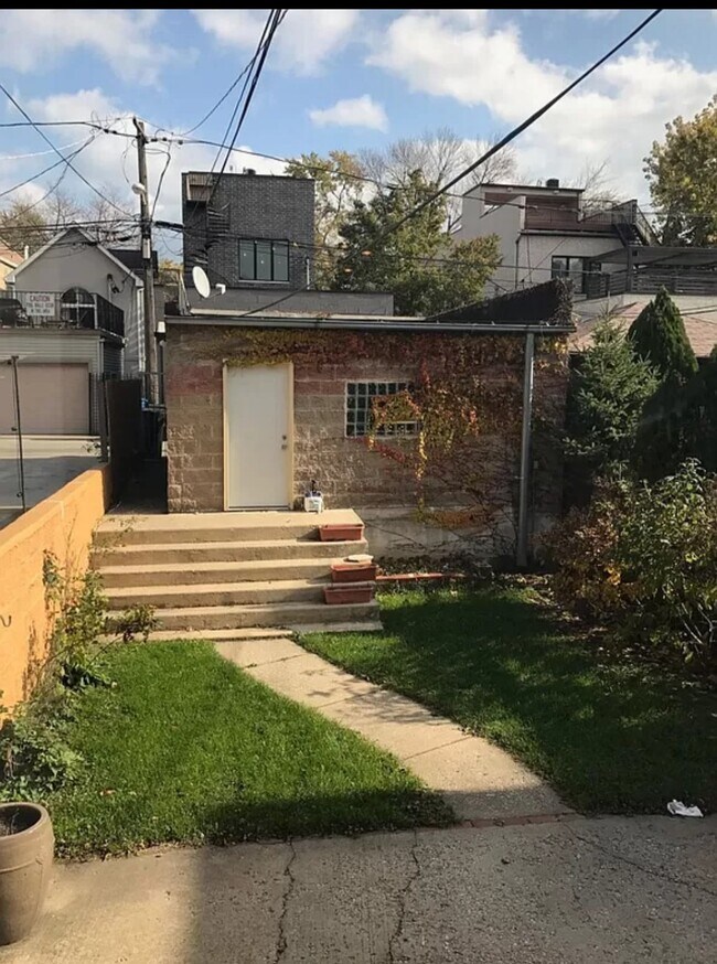 Building Photo - 1811 N Winchester Ave