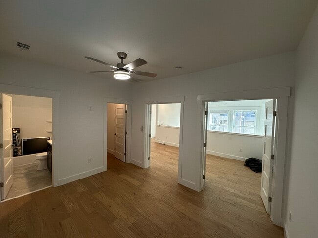 Building Photo - 530 E Park Ave