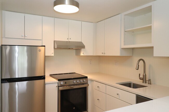 Building Photo - 618 Orange Dr