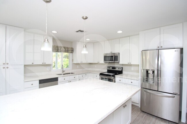 Foto del edificio - 1338 E Redfield Rd