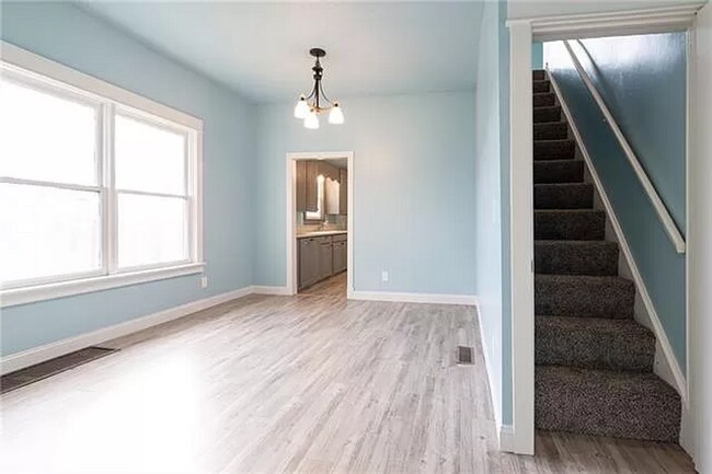 Building Photo - 3-Bedroom, 3-Bathroom home in Kansas City