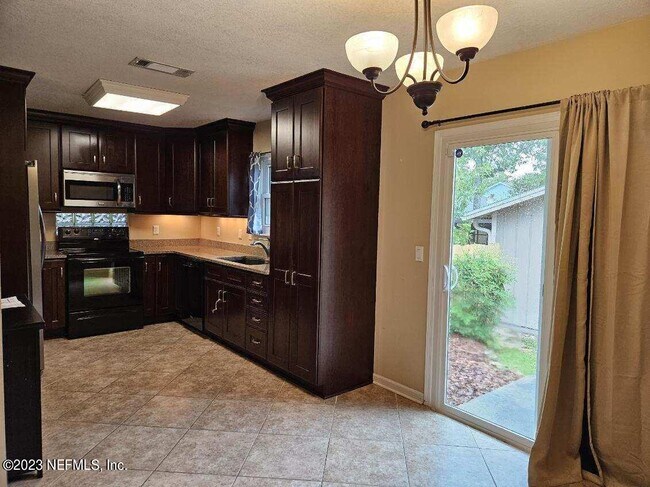 Building Photo - 8066 Le Havre Dr N