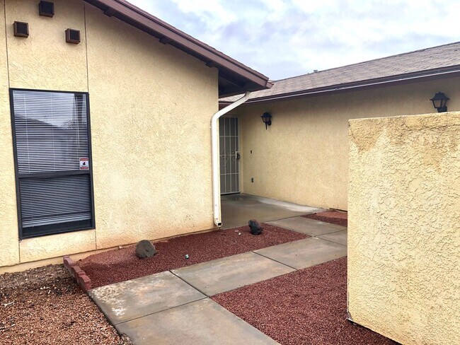 Foto del edificio - Cute 2 Bedroom Home w/ Garage Near Golf Course!