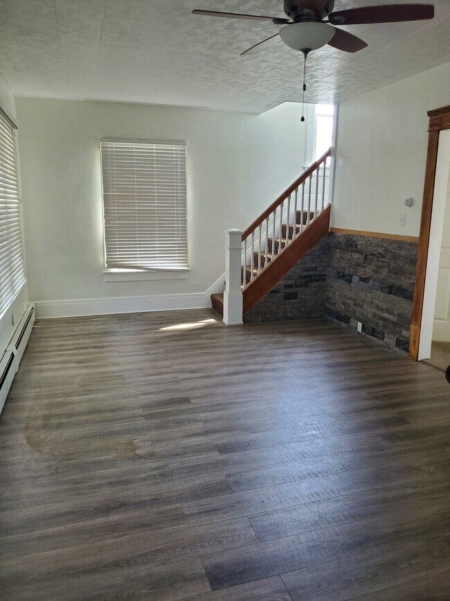 Foto del edificio - 352 31st St NW