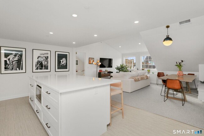 Building Photo - 140 Rowayton Ave