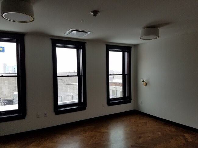 Building Photo - 6568 Woodward Ave