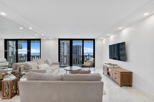 Foto del edificio - 1121 Crandon Blvd