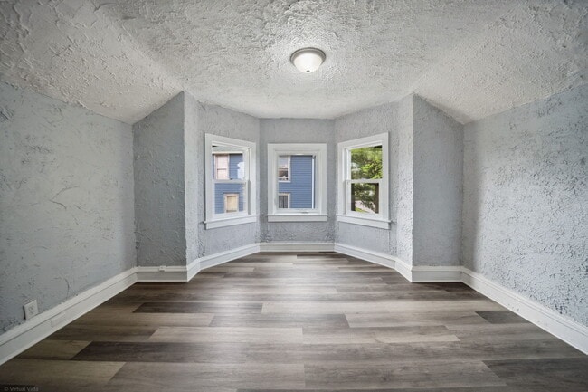 Building Photo - 132 Akin Ave