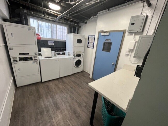 Foto del edificio - 123 California Ave