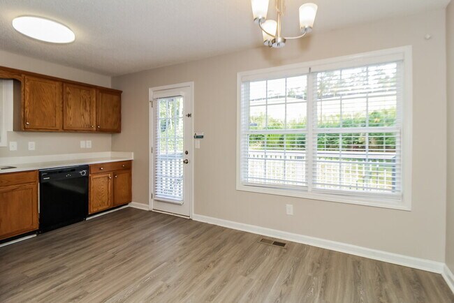 Foto del edificio - 7336 Westwood Ln